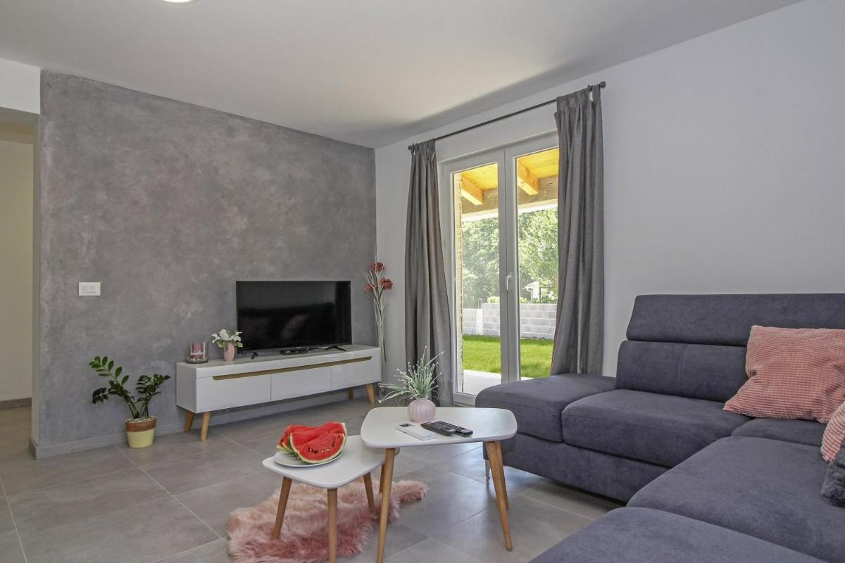 Natascha In Pamici - Haus Fuer 6 Personen Villa Zminj Ngoại thất bức ảnh