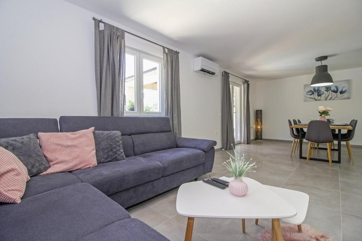 Natascha In Pamici - Haus Fuer 6 Personen Villa Zminj Ngoại thất bức ảnh